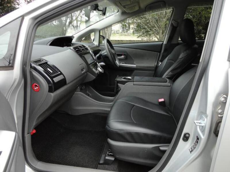 PRIUS ALPHA