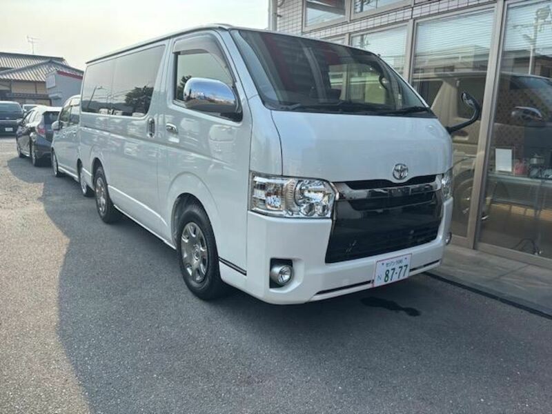 TOYOTA HIACE VAN