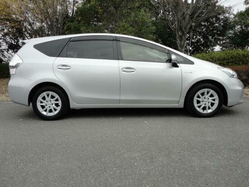 PRIUS ALPHA