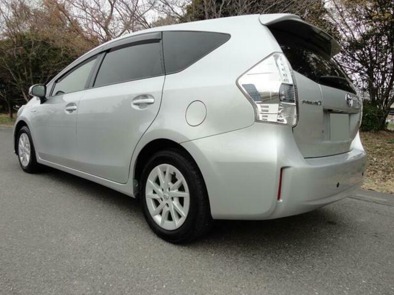 PRIUS ALPHA