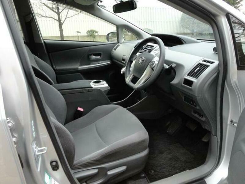 PRIUS ALPHA