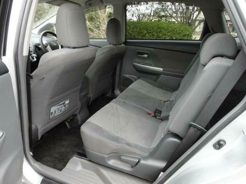 PRIUS ALPHA