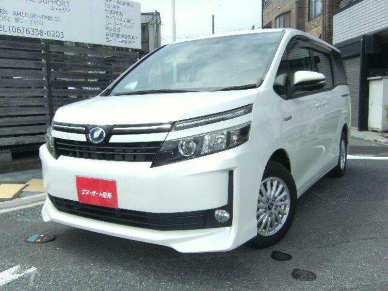 TOYOTA VOXY
