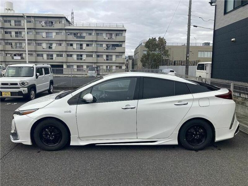 PRIUS PHV