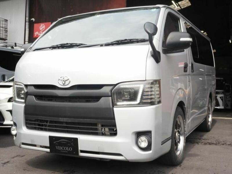TOYOTA HIACE VAN