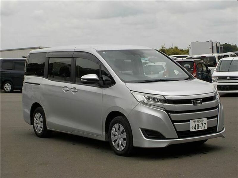 TOYOTA NOAH