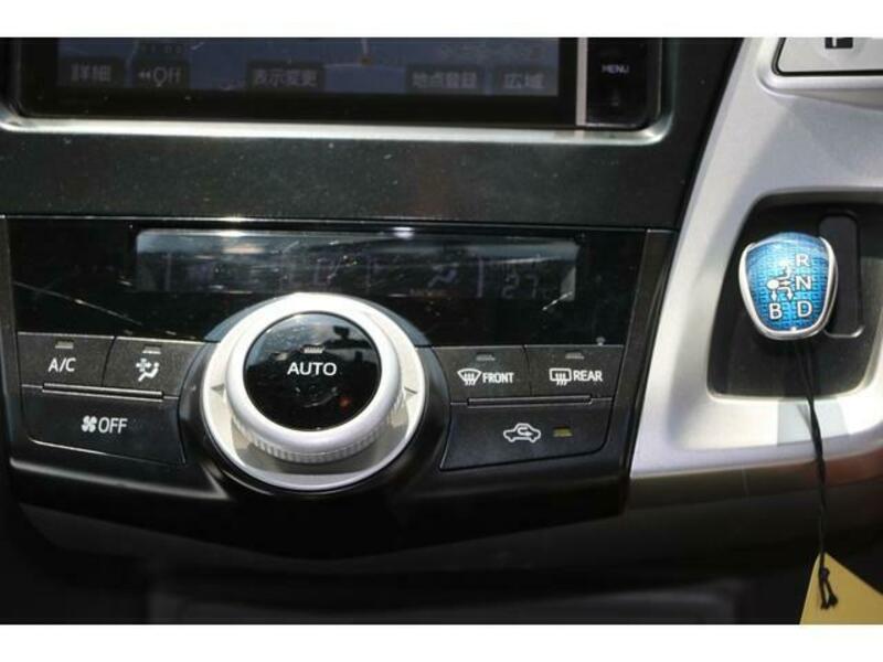 PRIUS ALPHA