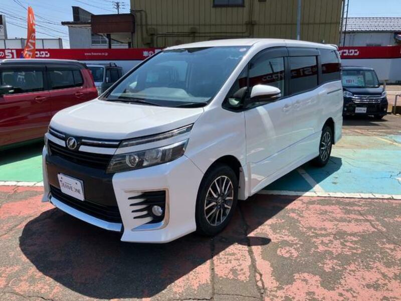 TOYOTA VOXY