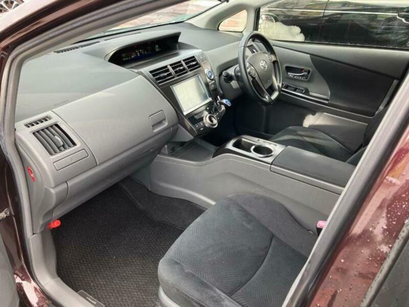 PRIUS ALPHA