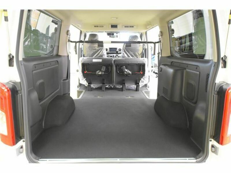 CARAVAN VAN