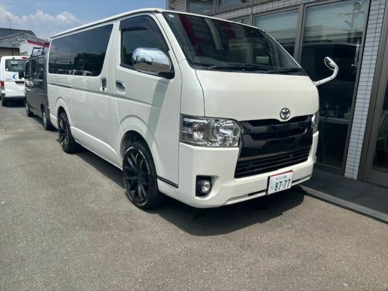 TOYOTA HIACE VAN