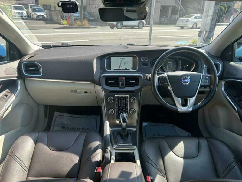 V40