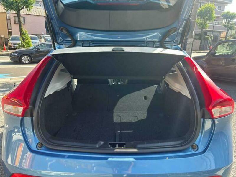 V40