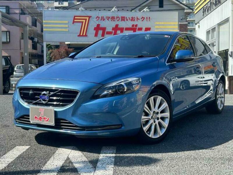 VOLVO V40