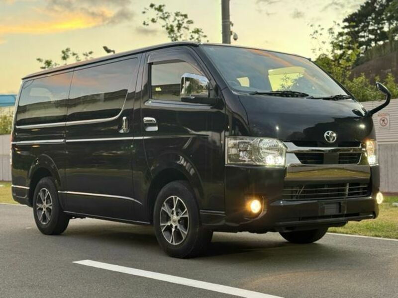 TOYOTA HIACE VAN