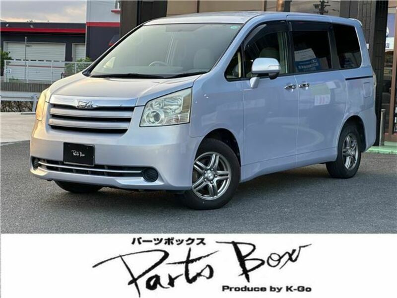 TOYOTA NOAH
