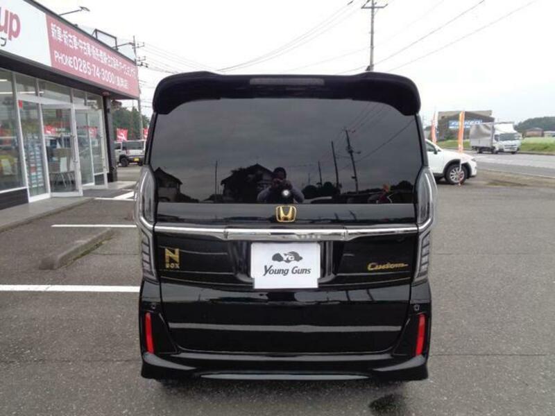 N BOX CUSTOM