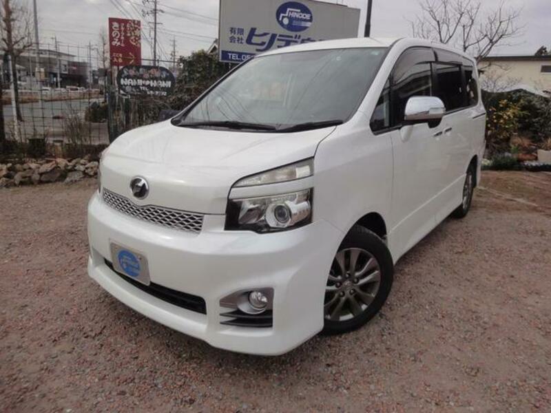 TOYOTA VOXY