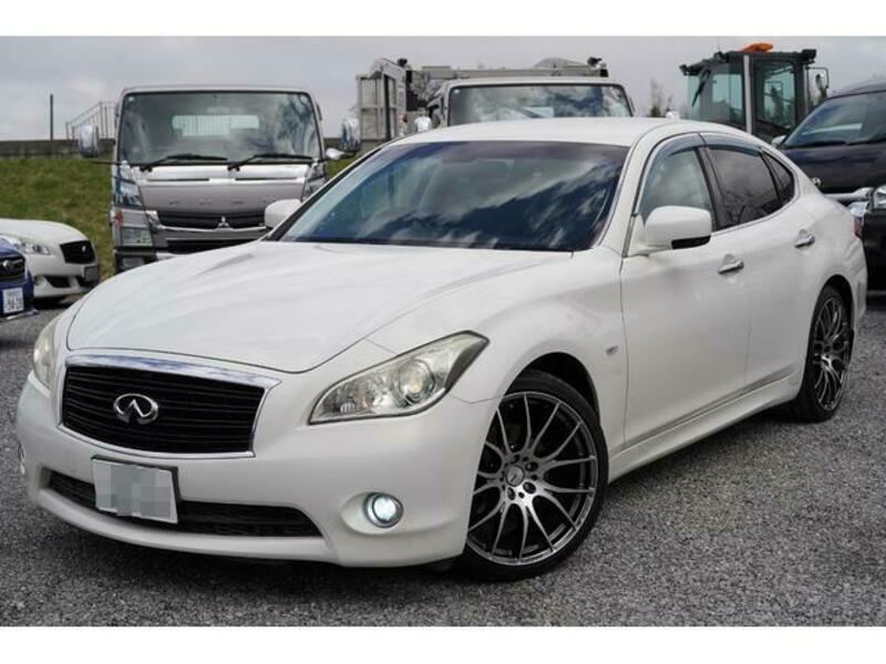 NISSAN FUGA