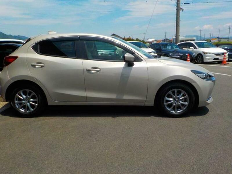 MAZDA2