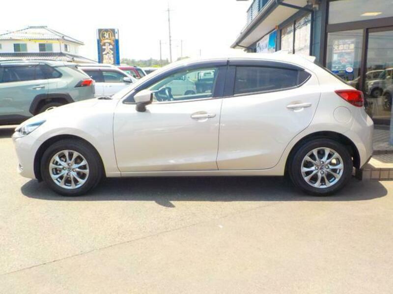 MAZDA2