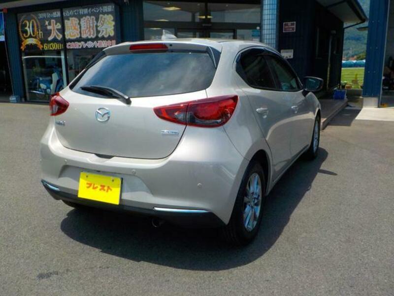 MAZDA2