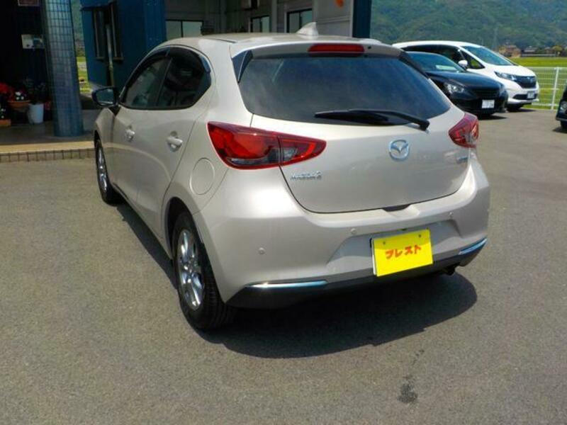 MAZDA2