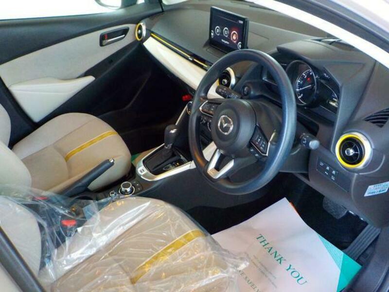 MAZDA2