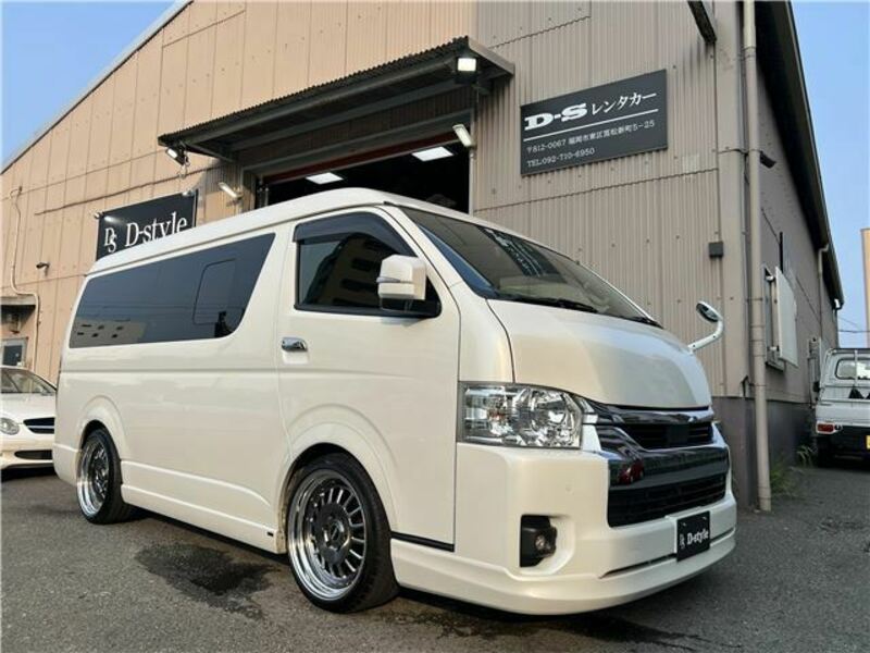 TOYOTA HIACE