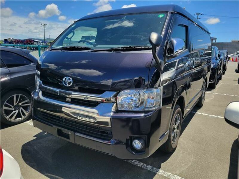 TOYOTA HIACE