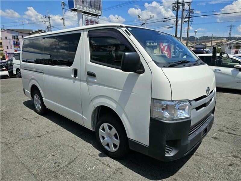 TOYOTA HIACE VAN