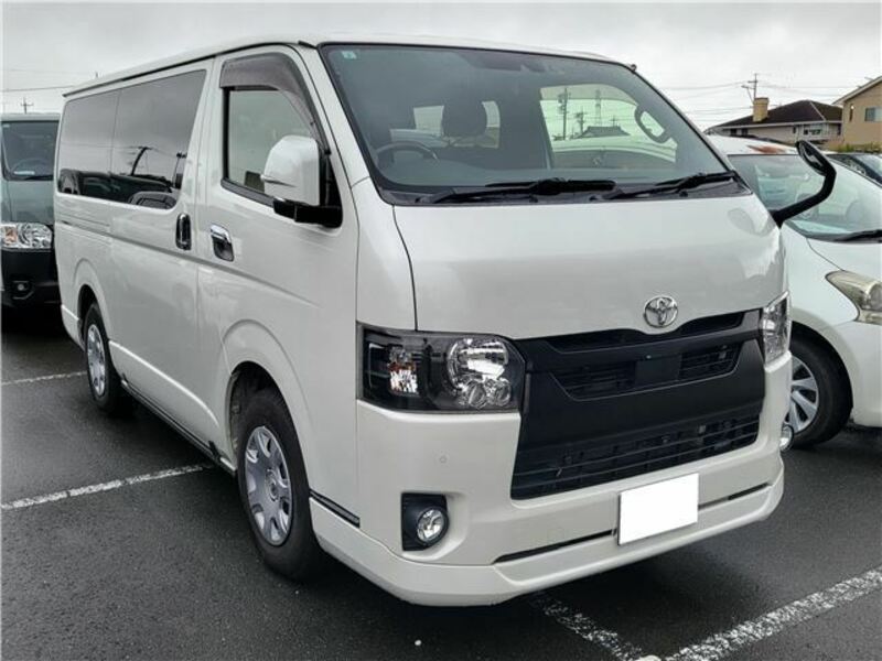 TOYOTA HIACE