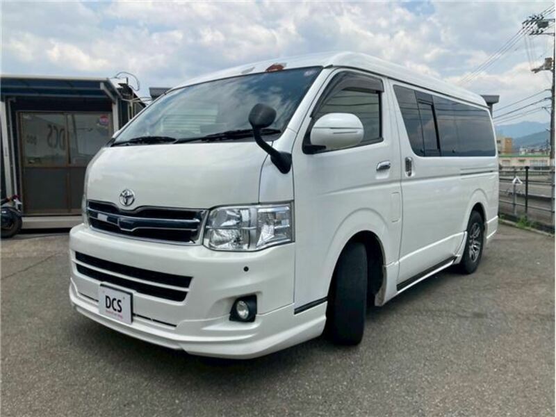 TOYOTA HIACE VAN