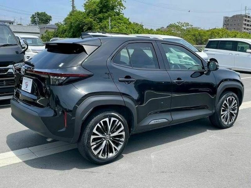 YARIS CROSS