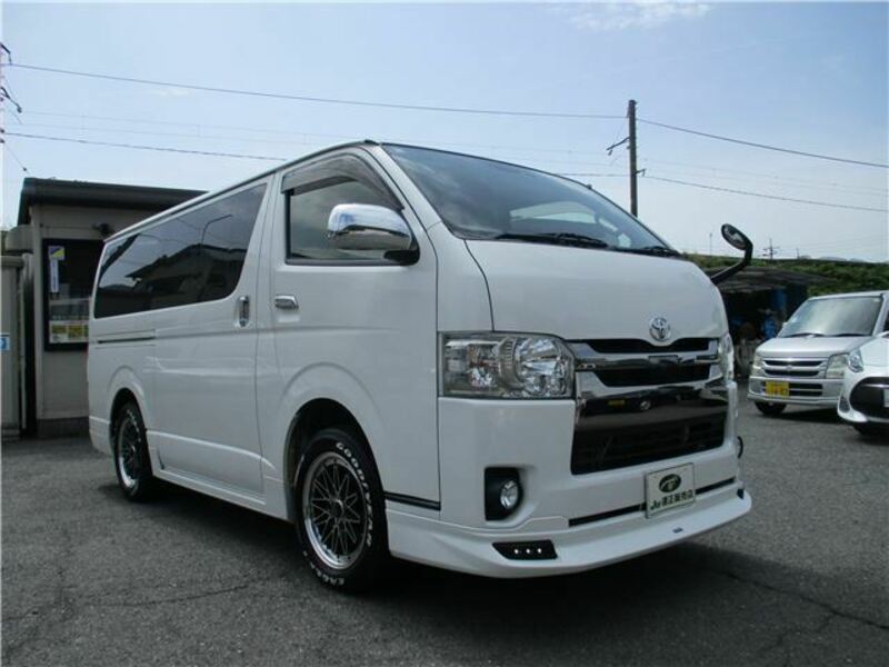 TOYOTA HIACE