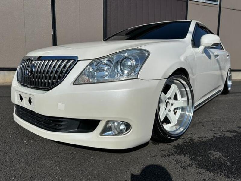 TOYOTA CROWN MAJESTA