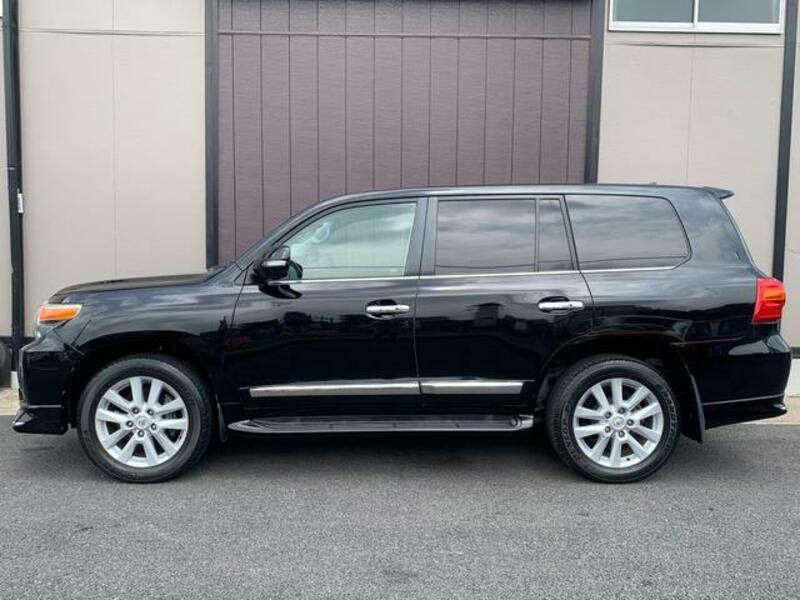LAND CRUISER