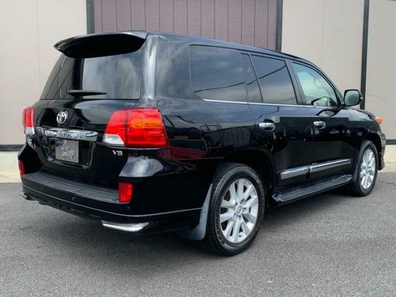LAND CRUISER
