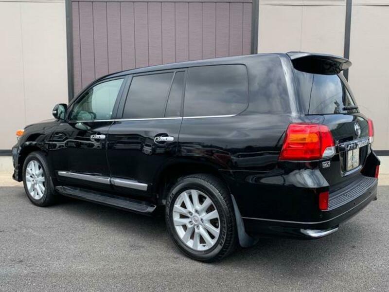 LAND CRUISER