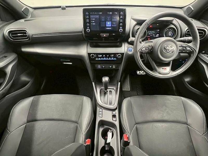 YARIS CROSS