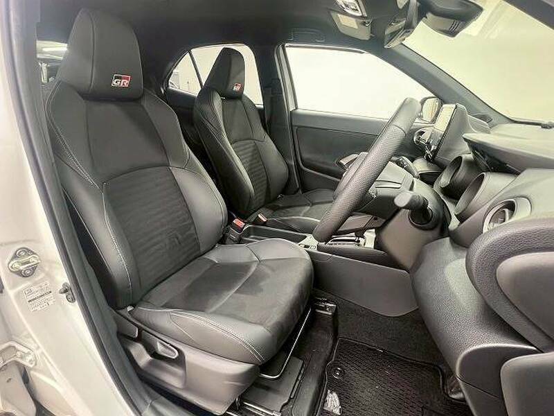YARIS CROSS