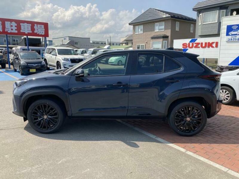 YARIS CROSS