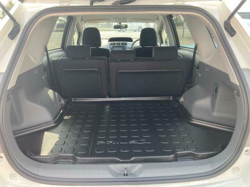 PRIUS ALPHA