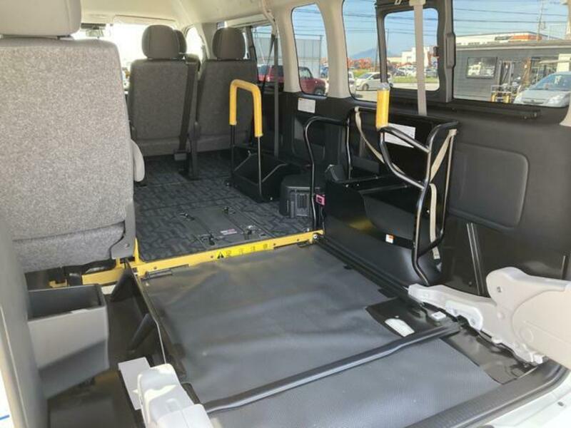 HIACE COMMUTER