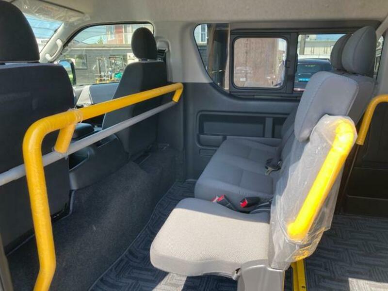 HIACE COMMUTER
