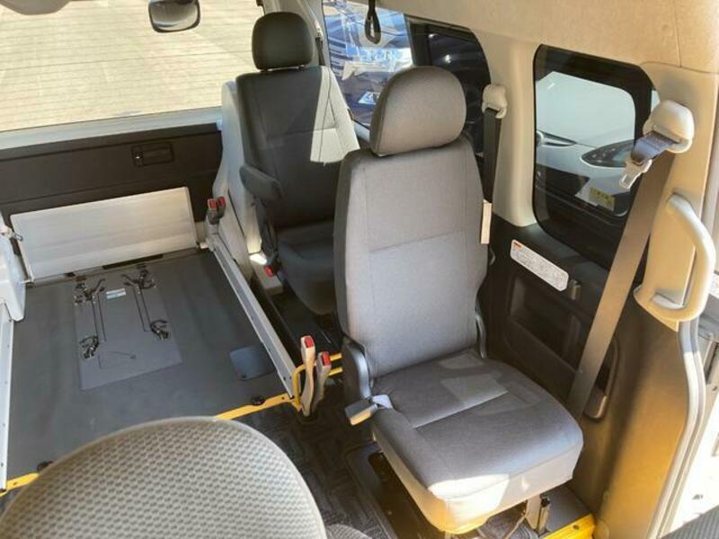 HIACE COMMUTER