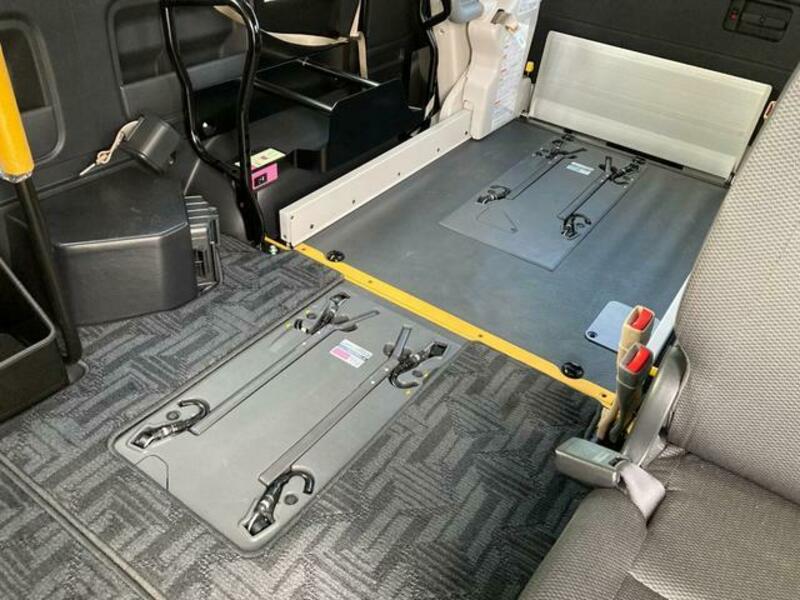 HIACE COMMUTER