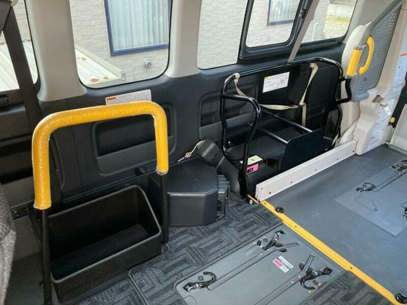HIACE COMMUTER
