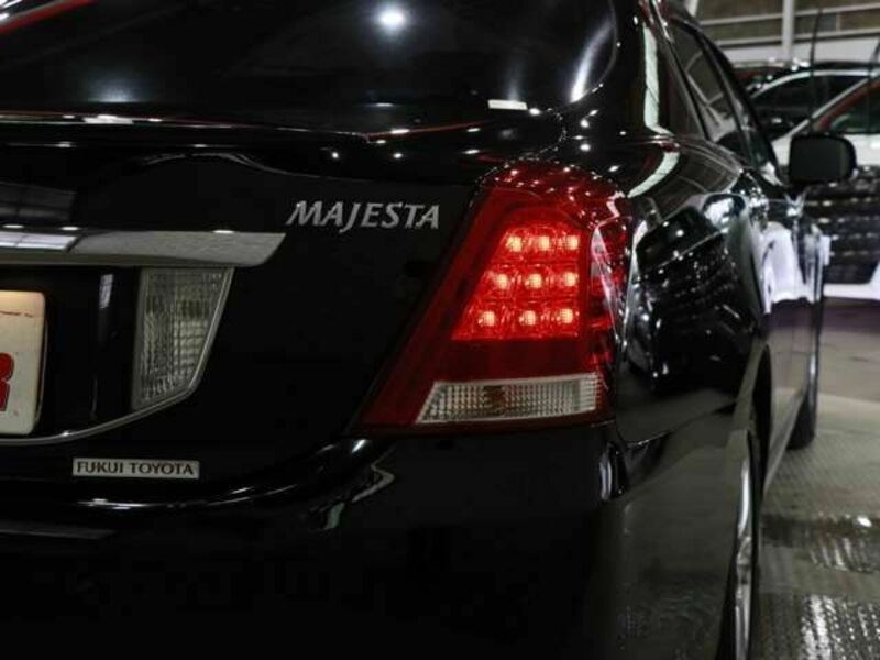 CROWN MAJESTA