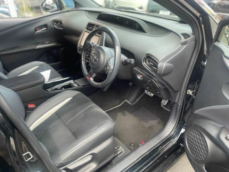 PRIUS PHV